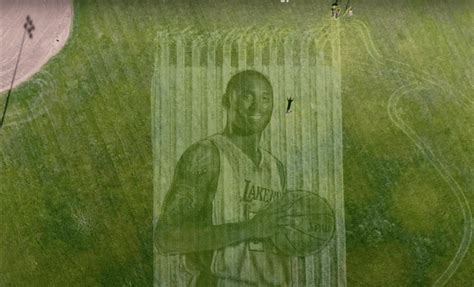 CA couple prints Kobe Bryant grass mural using only air